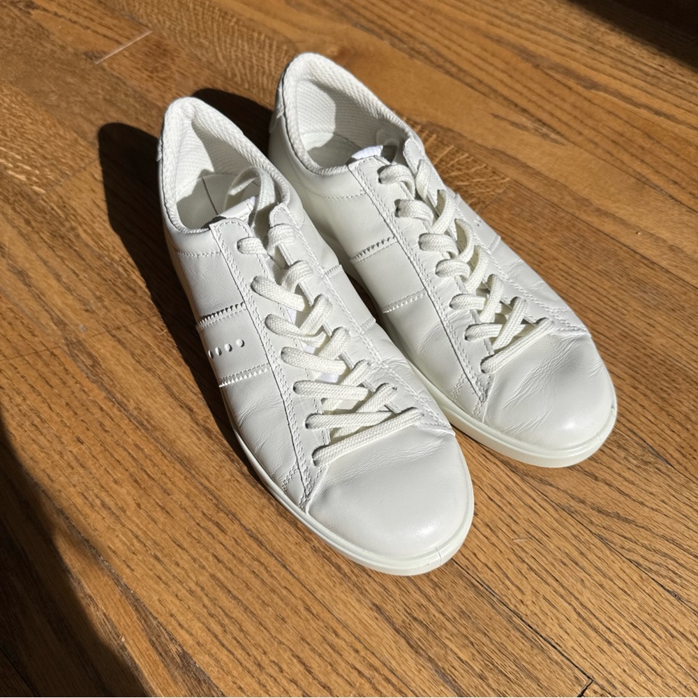 ECCO WOMEN'S STREET LITE RETRO SNEAKER 9 us